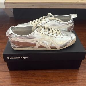 Asics Onitsuka Tiger Mexico 66 Silver & Cream. New in Box